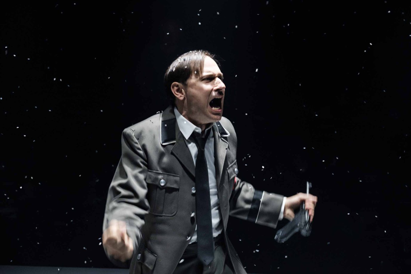 bakehouse-presents-dresden_yalin-ozuclik-is-adolf_photo-credit-clare-hawley12_media-low-res