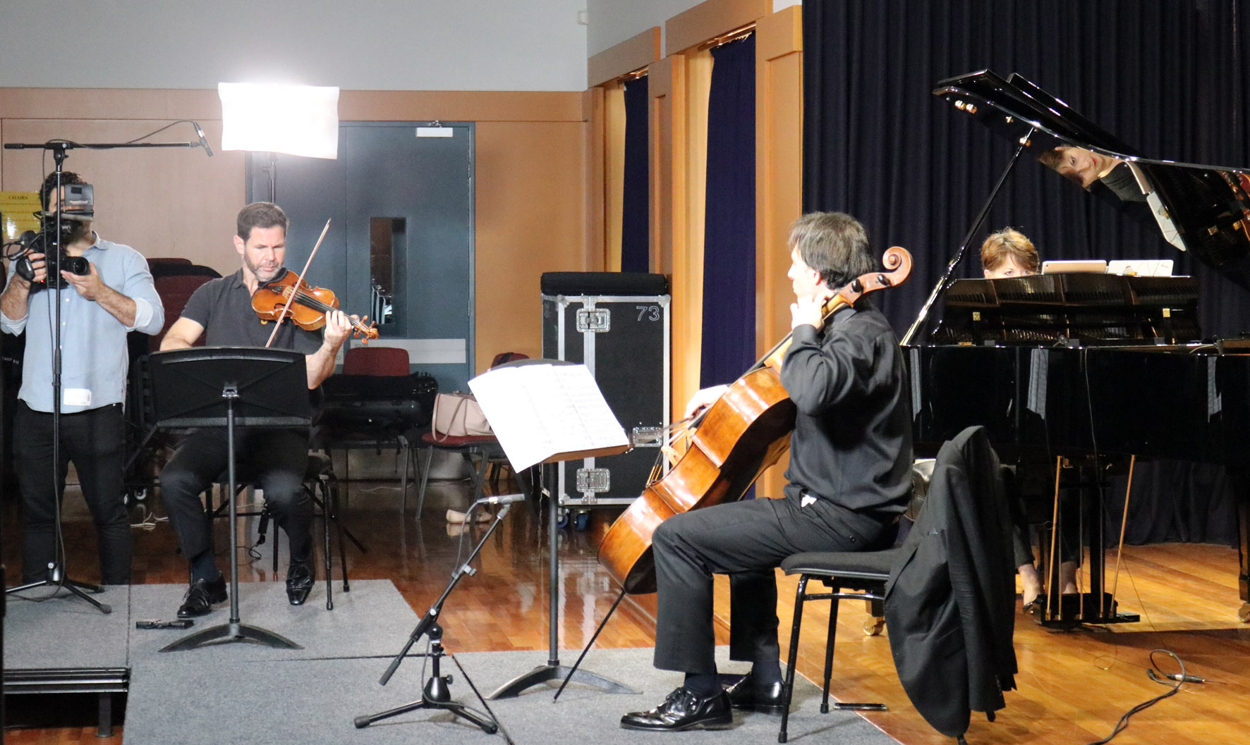 Selby&Friends MEDIUM9